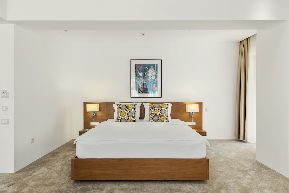 Comfort Suite, Balcony, Partial Sea View