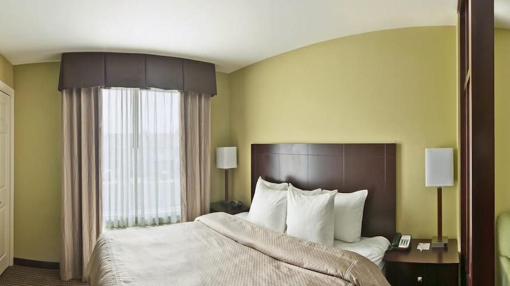 Studio Suite, 1 King Bed with Sofa bed, Non Smoking photo 3