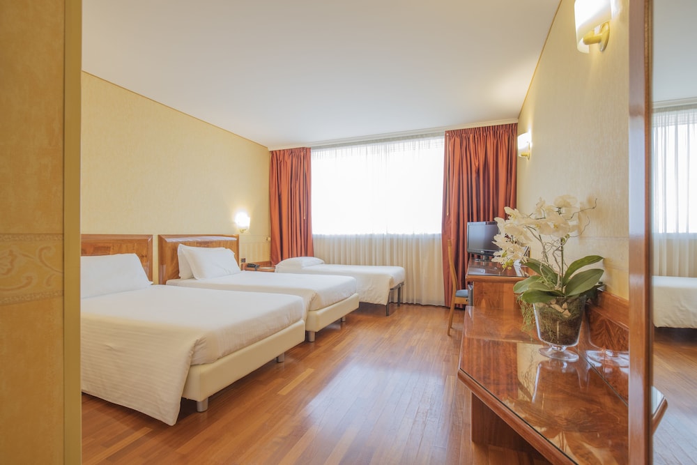 Standard Triple Room - Photo 1