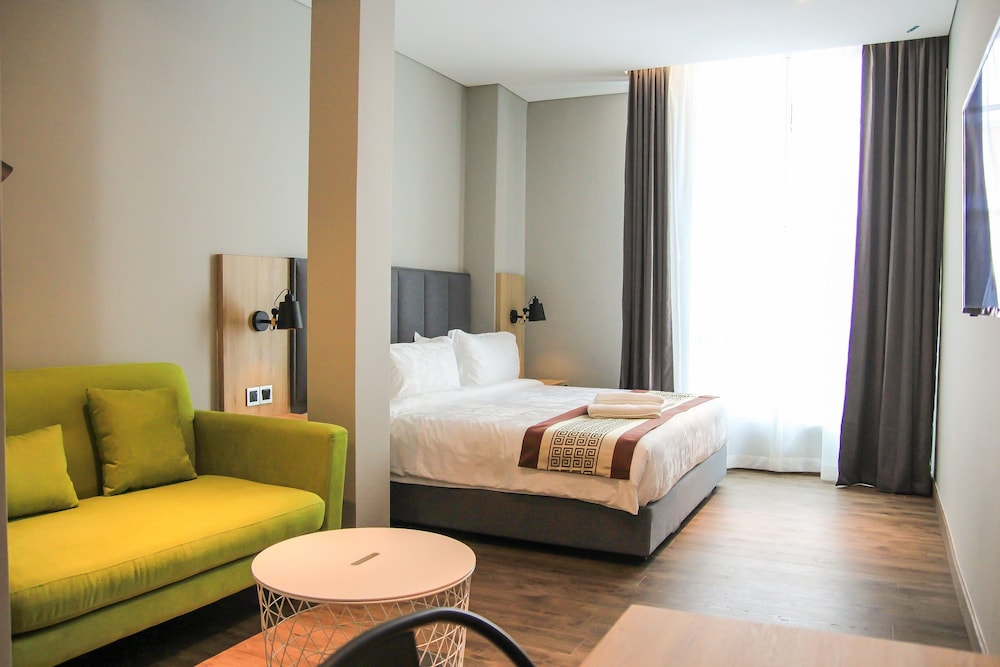Deluxe King Suite - Photo 4