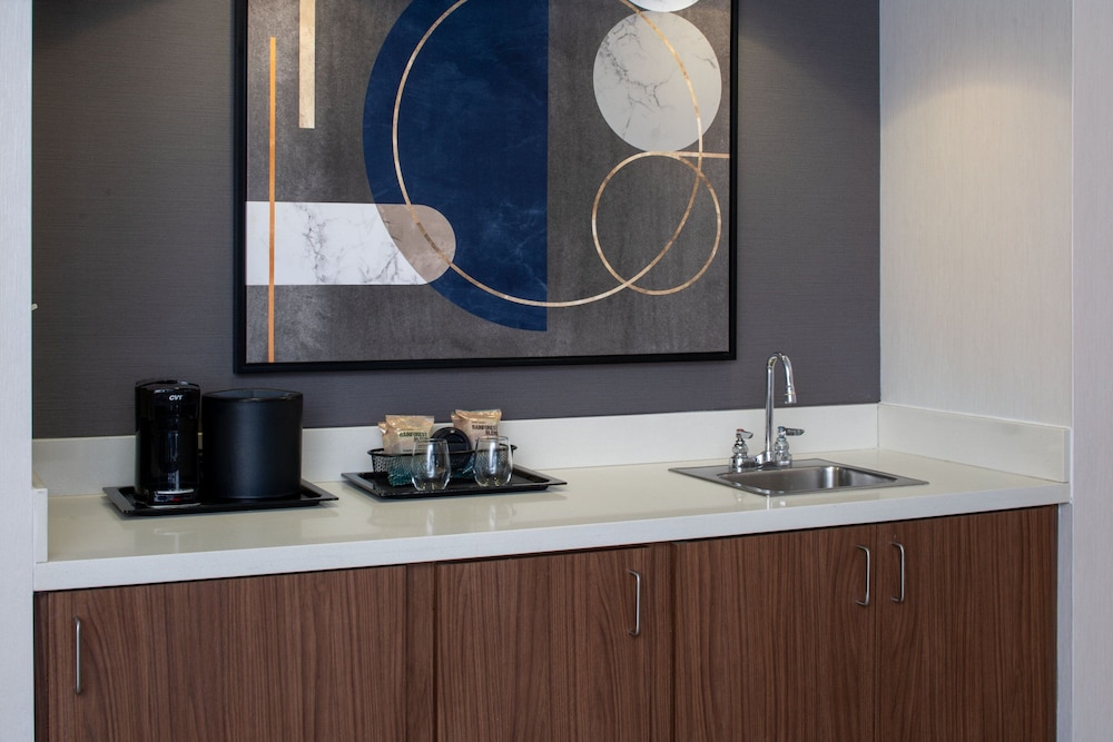 Suite, 1 Bedroom (Mobility Accessible, Transfer Shower)