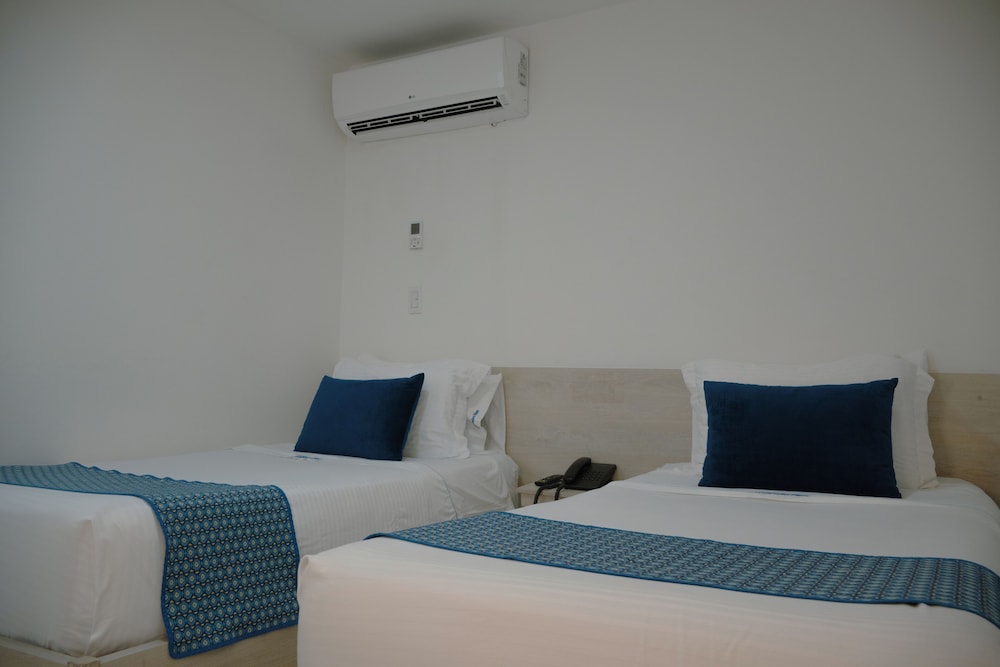 Standard Twin Room, 2 Twin Beds, Ensuite photo 1