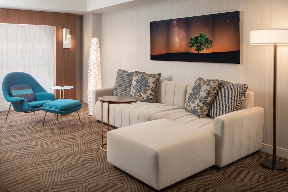 Executive Suite, 1 King Bed with Sofa bed - Photo 1