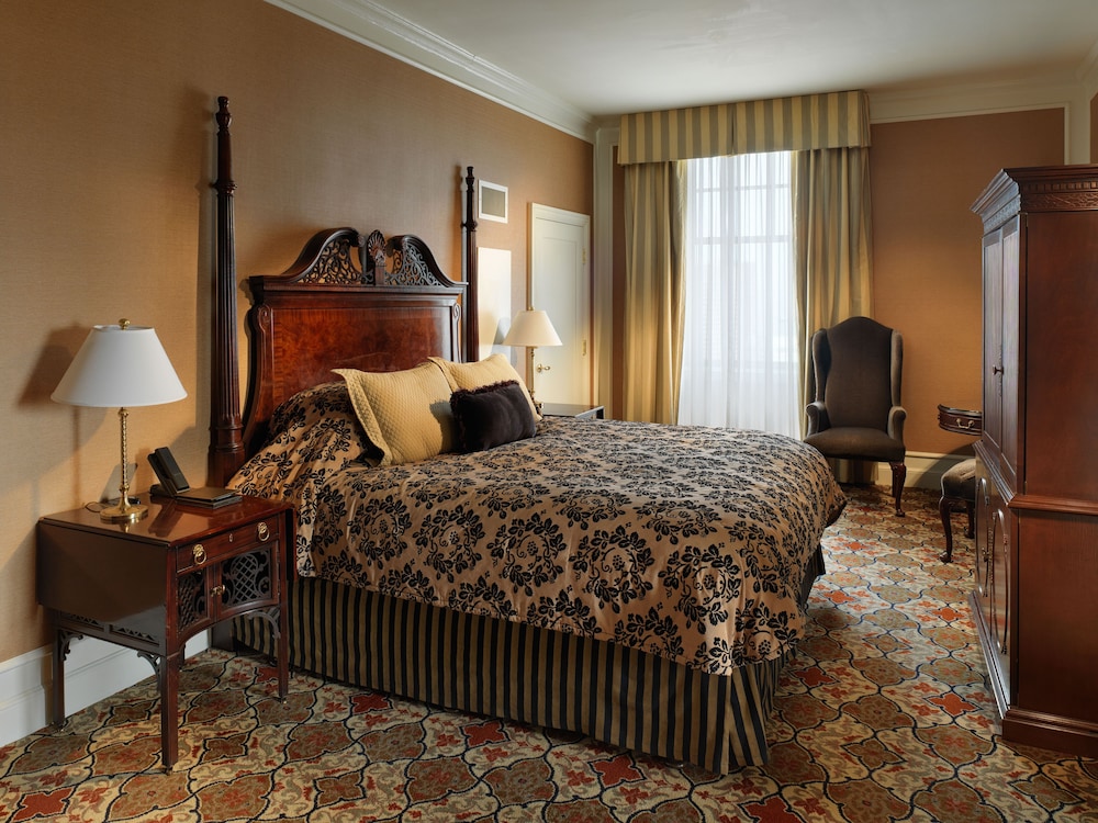 Suite, 1 King Bed, Non Smoking (Mark Hopkins)