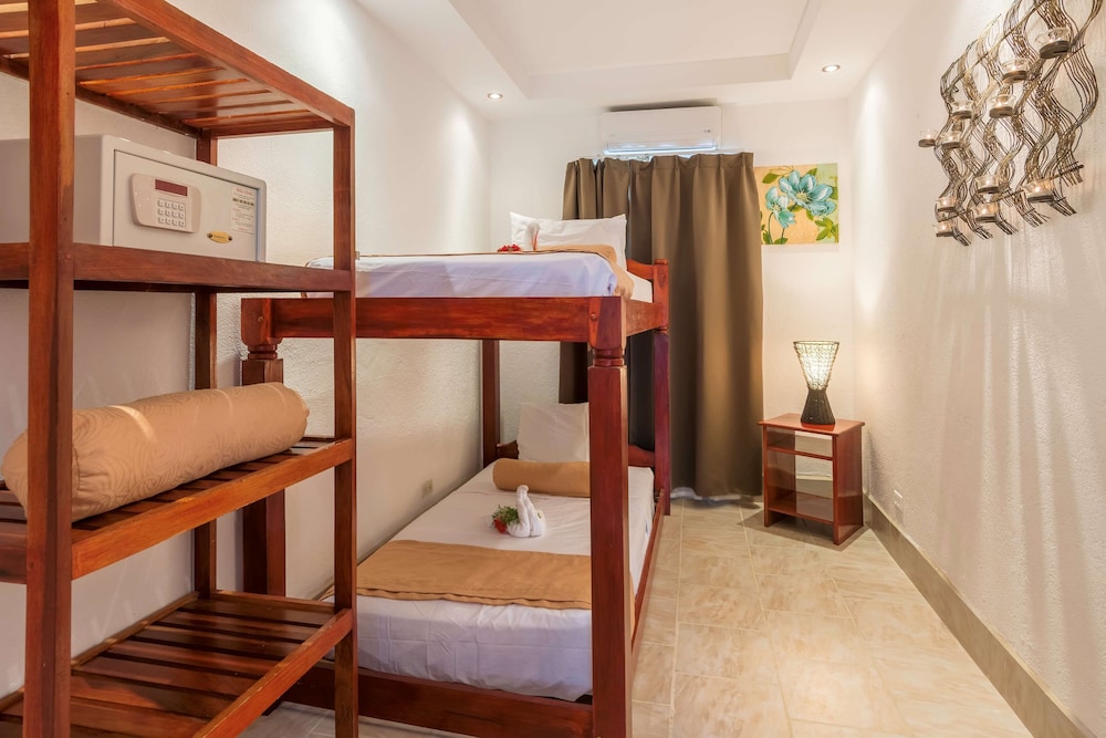 Standard Room, Multiple Beds, Non Smoking, Kitchen (With Single Sofabed) - Photo 3
