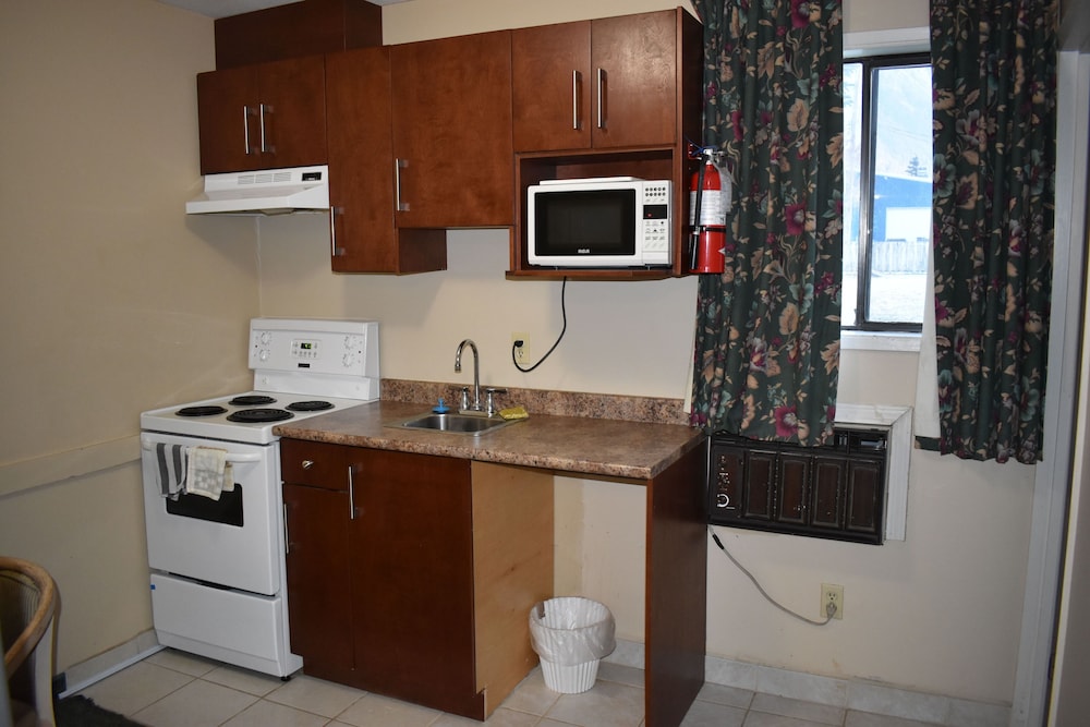 Standard Room, 1 Queen Bed, Kitchenette photo 3