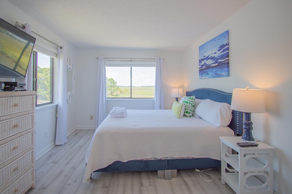 Condo, 1 King Bed with Sofa bed, Kitchen photo 1
