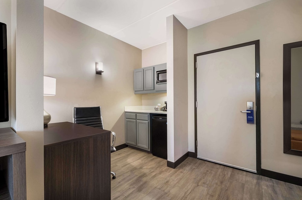 Suite, Multiple Beds, Accessible, Non Smoking - Photo 11