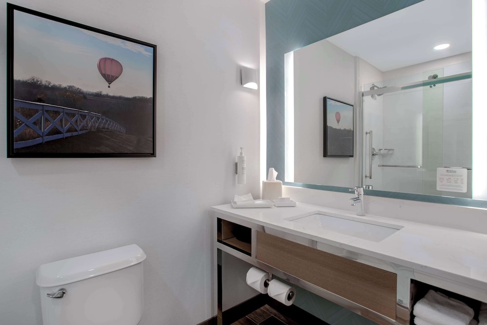1 King Bed Junior Suite - Photo 3