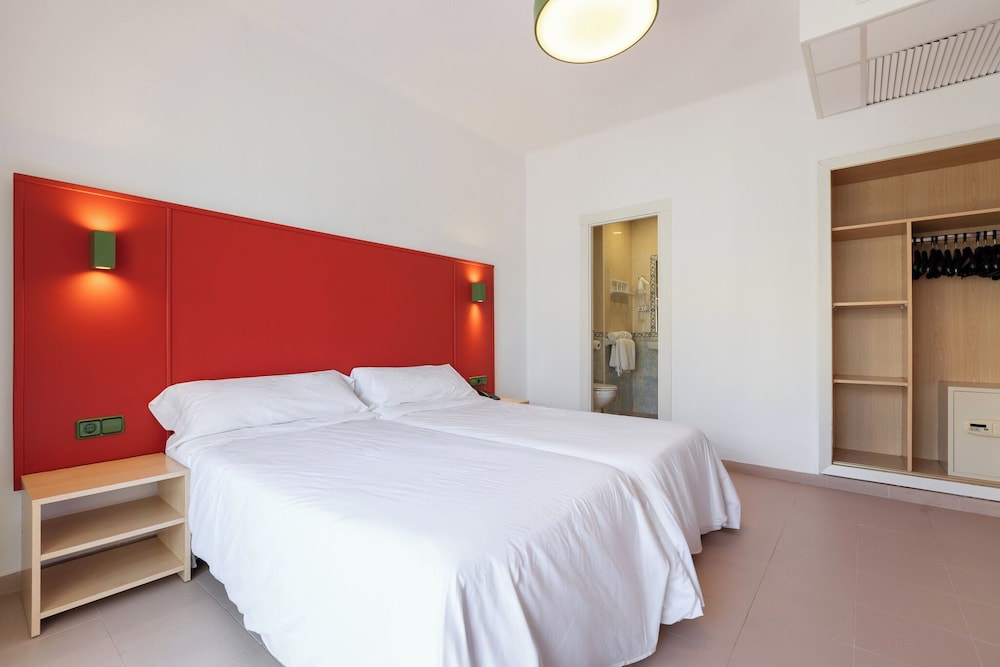 Standard Twin Room, 2 Twin Beds photo 2