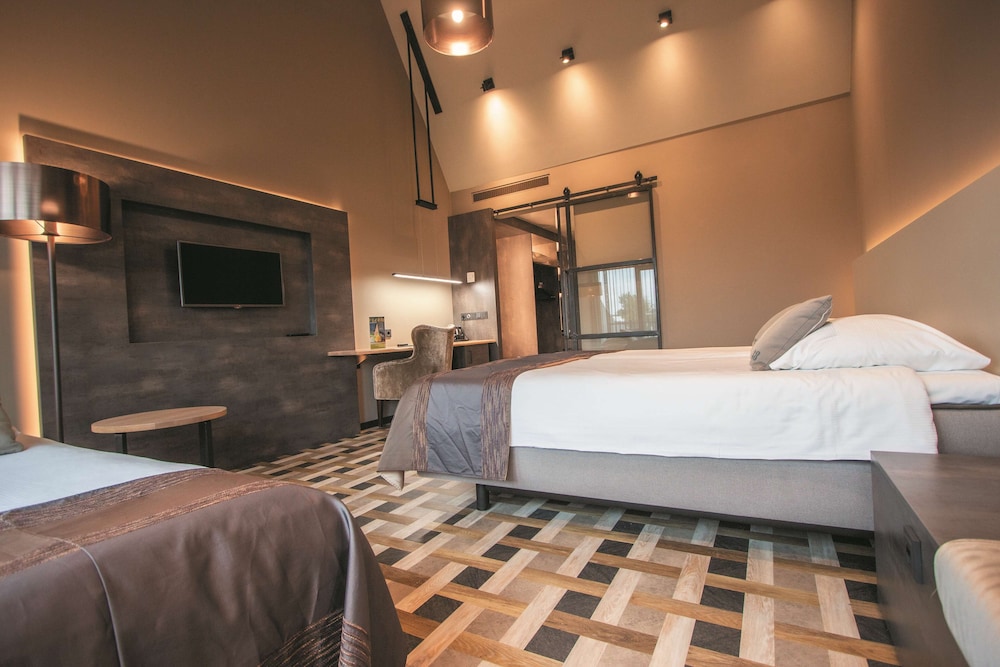 Standard Room, 3 Twin Beds, Non Smoking - Photo 3