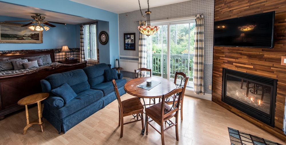 Deluxe Room, 1 King Bed with Sofa bed, Kitchen, Lake View photo 3