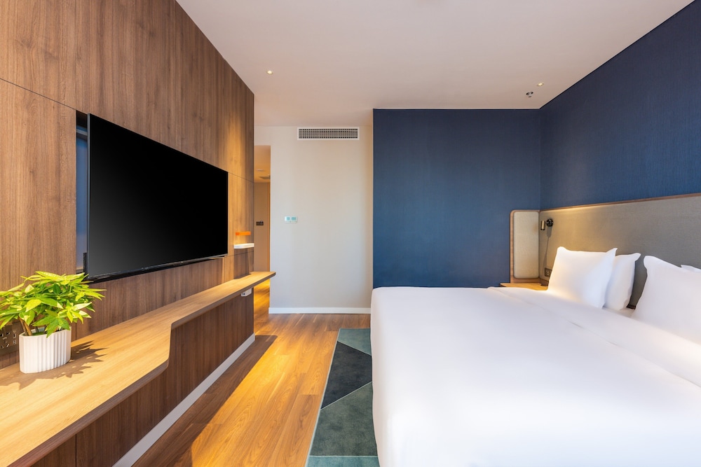 Suite, 1 Bedroom (Separate Bath Walk in Shower) - Photo 1