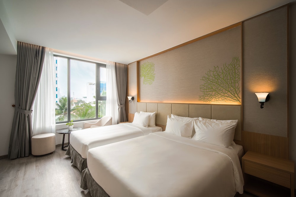 Superior Triple Room, City View - Photo 2
