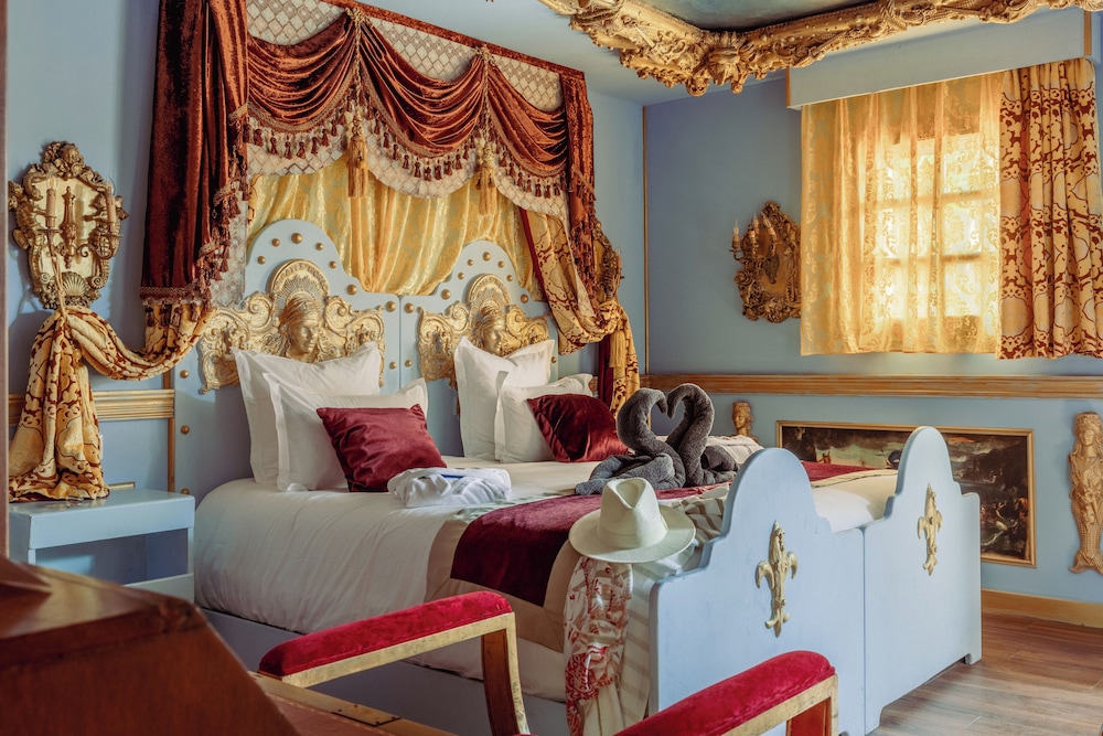 Luxury Suite, 2 Bedrooms, Terrace, Garden View