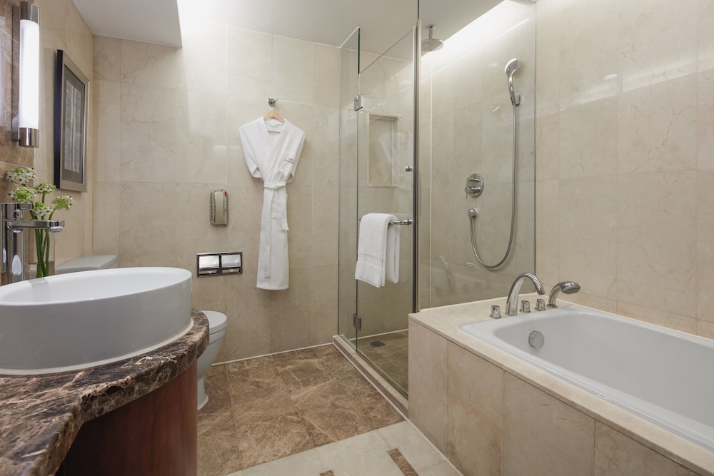 Suite, 1 Bedroom - Photo 4