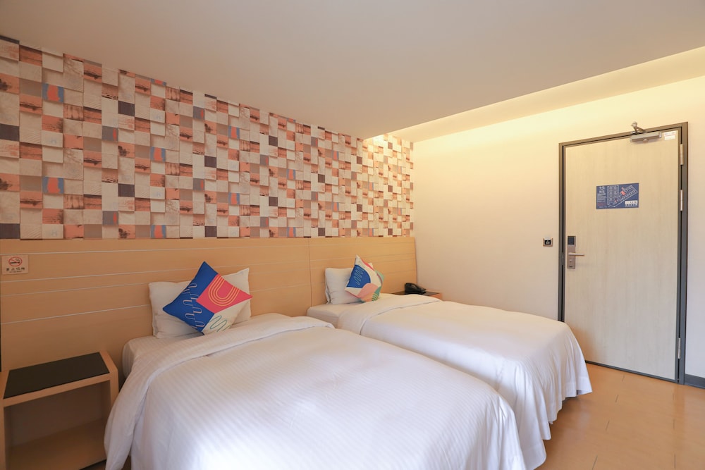 Standard Twin Room with Balcony