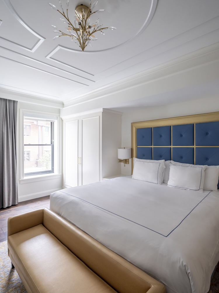Superior Suite, 1 King Bed with Sofa bed