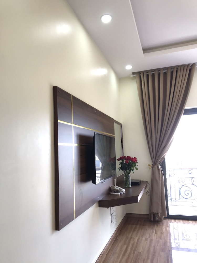 Luxury Room, 1 King Bed, Balcony, River View - Photo 9