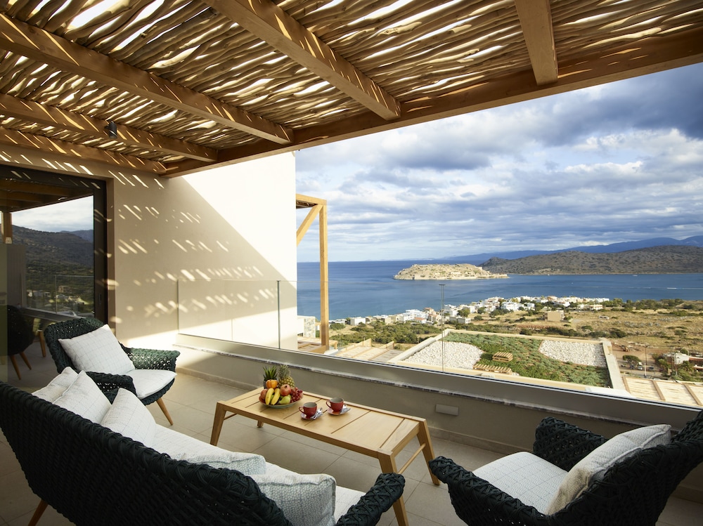 Prestige 3-Bedroom Family Pool Suite Sea View - Photo 4