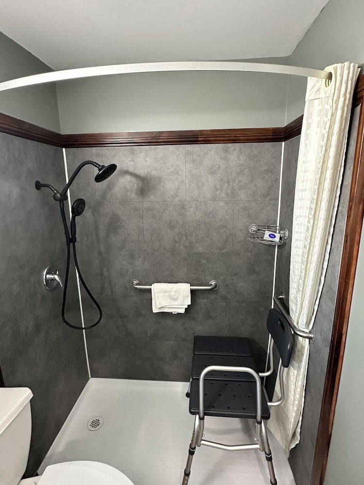 Basic Double Room, Mobility Accessible, Non Smoking photo 3