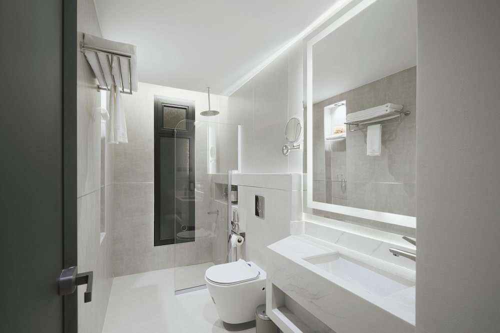 Executive Suite - Photo 6