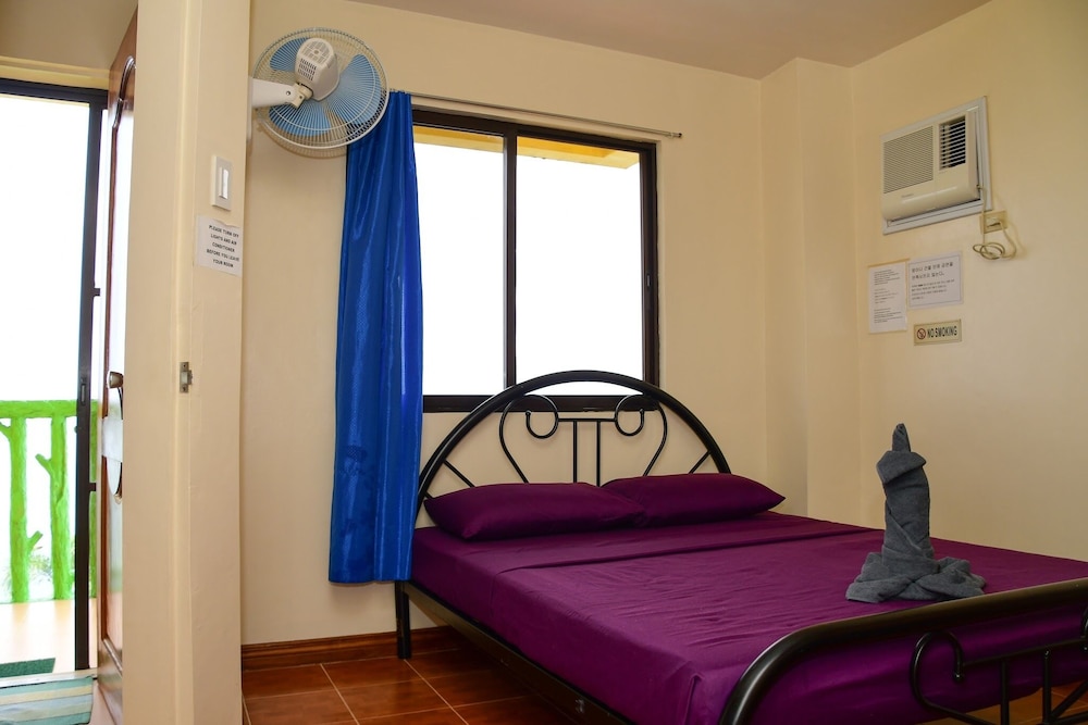 Room 13, Private Bathroom