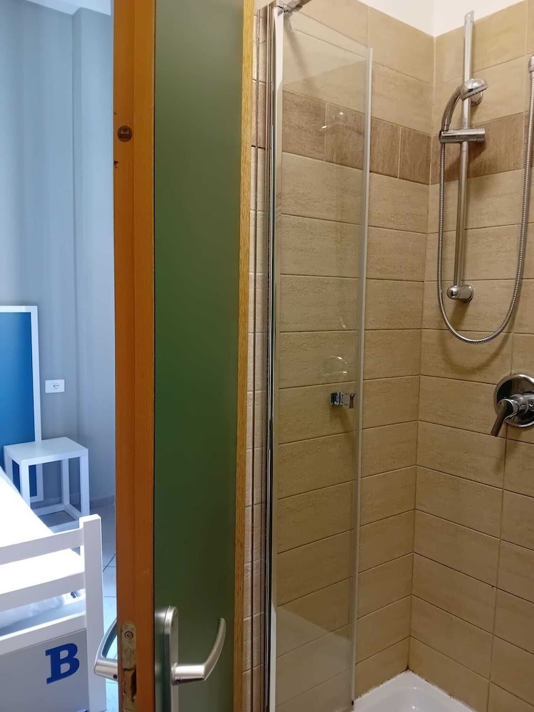 Twin Room, Men only, Private Bathroom photo 2