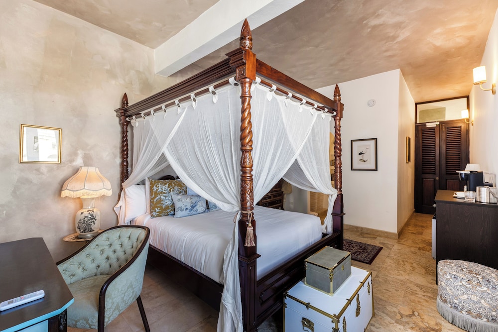LUCIENNE SUITE