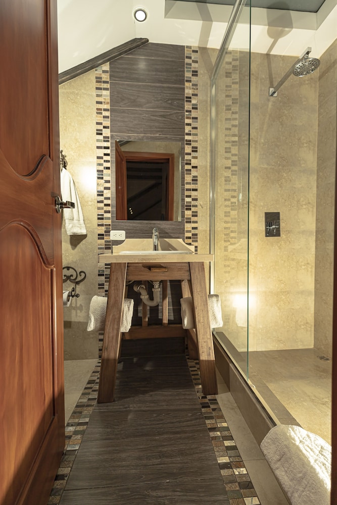 Junior Studio Suite, 1 King Bed, Park View photo 3