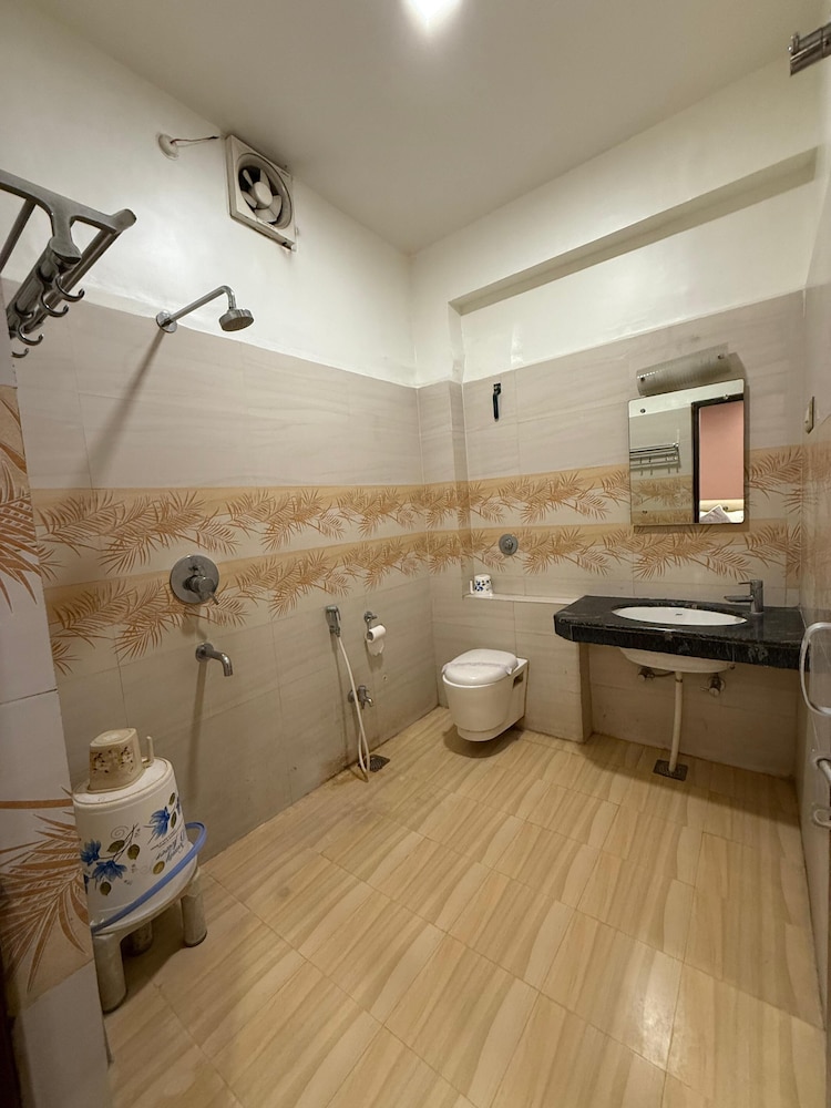 Superior Studio Suite, City View photo 2