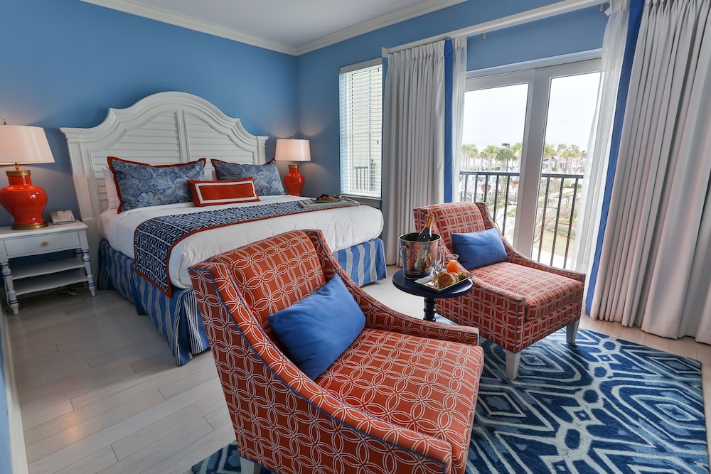 Superior King Harbor View with Jetted Tub & Fireplace - Photo 4