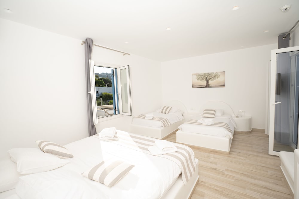 Deluxe Quadruple Room, 1 Bedroom, Patio, Garden View - Photo 5