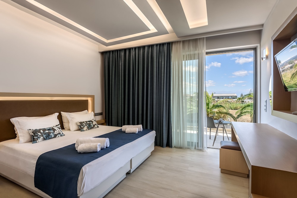 Superior Double Room, Partial Sea View photo 2