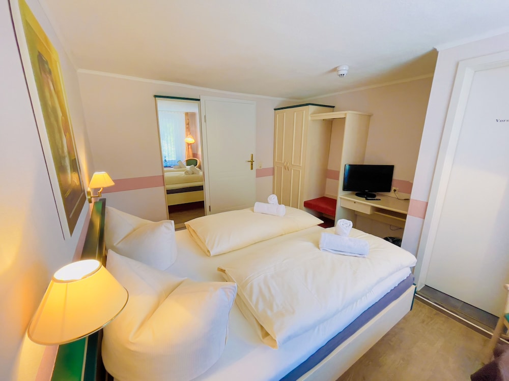 Economy Double Room photo 2