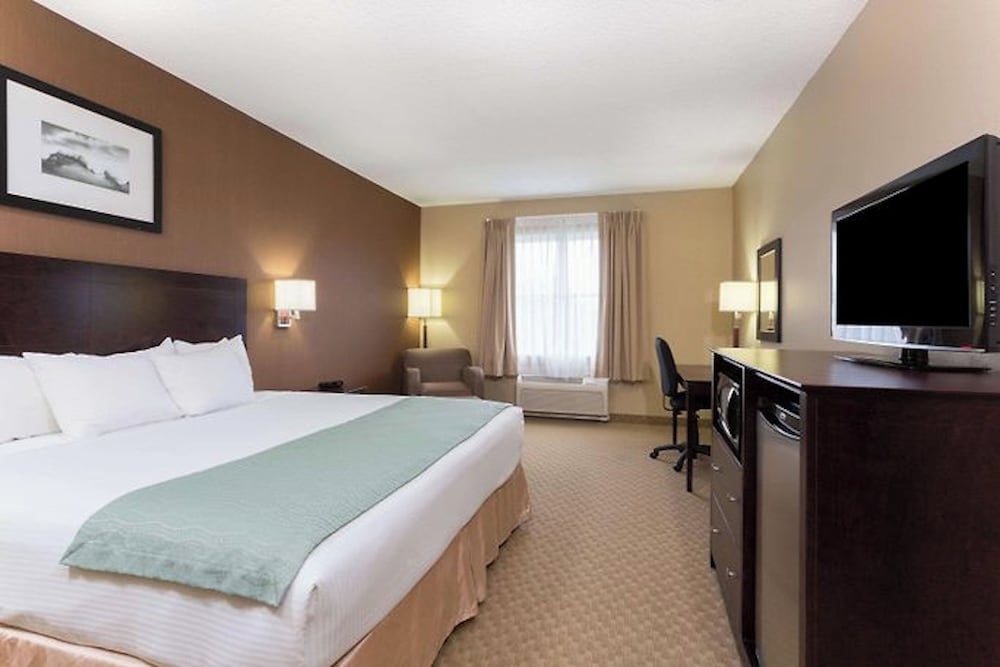 Suite, 1 King Bed, Accessible, Non Smoking (Communications)