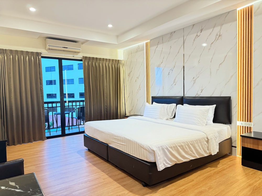 Deluxe Studio, 2 Twin Beds, Smoking, City View photo 2