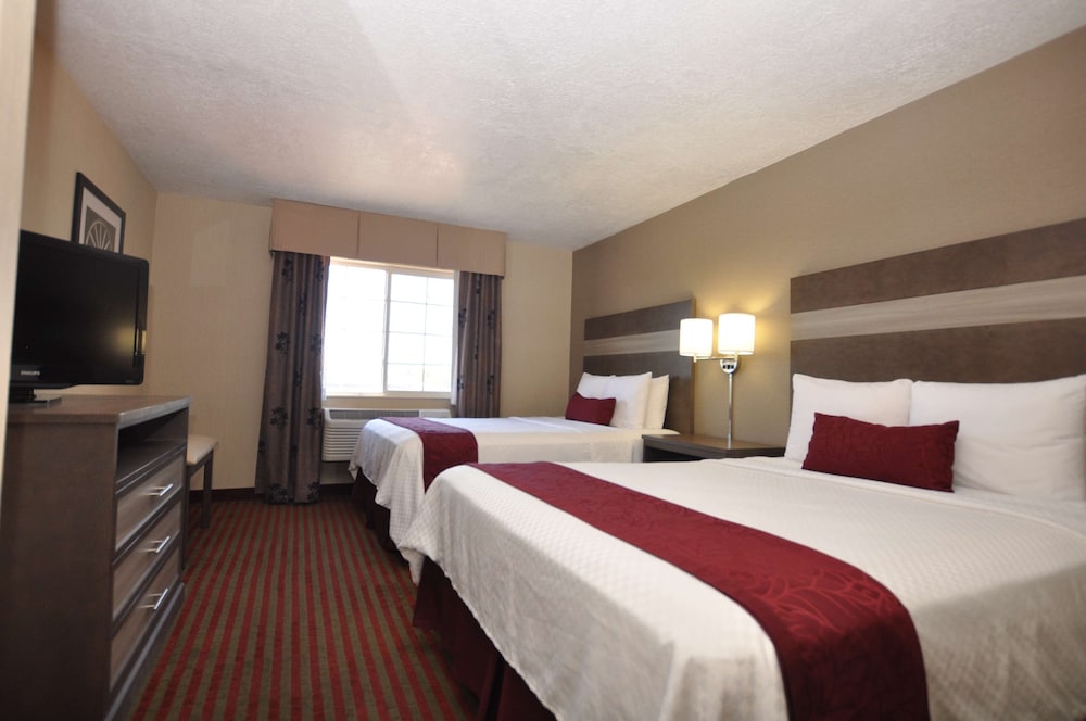 Suite, 2 Queen Beds, Non Smoking, Refrigerator & Microwave (With Single Sofabed;Larger Room) photo 3