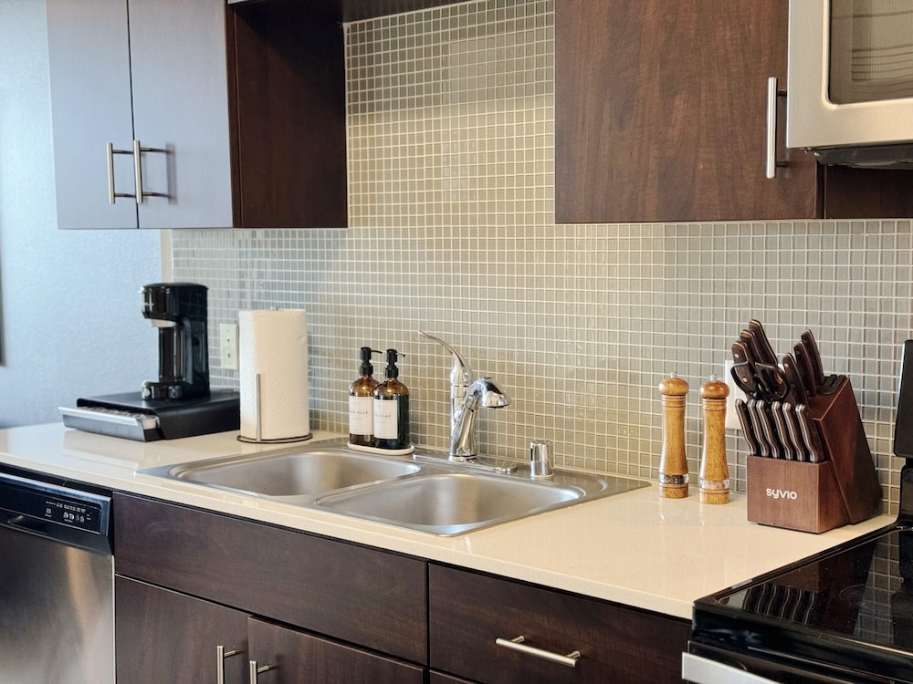 Beautiful 1 BR in LA Gym Pool 10mins to Cedar, Foto 30