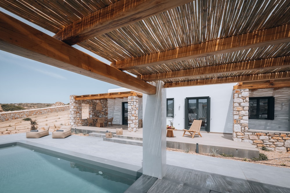 Villa photo 2