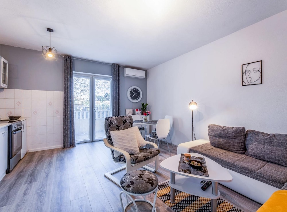 Apartment (One Bedroom Apartment with Balcony)