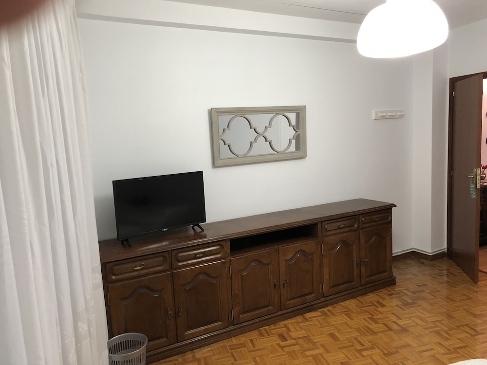 City Triple Room, 1 Bedroom