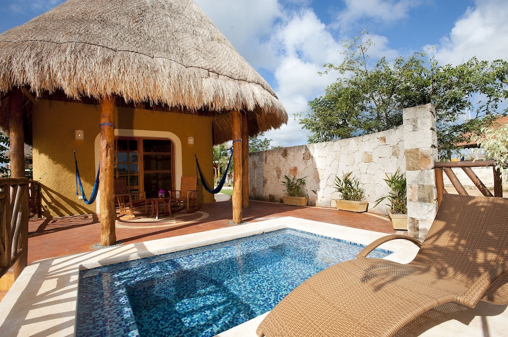 Deluxe Cabin, 1 King Bed, Private Pool, Garden View (Palapa Roof) photo 2