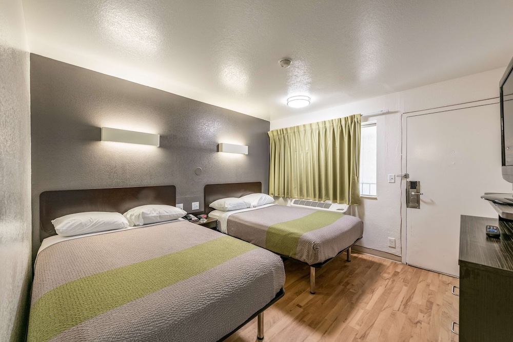 Deluxe Room, 2 Double Beds, Smoking, Kitchenette photo 1