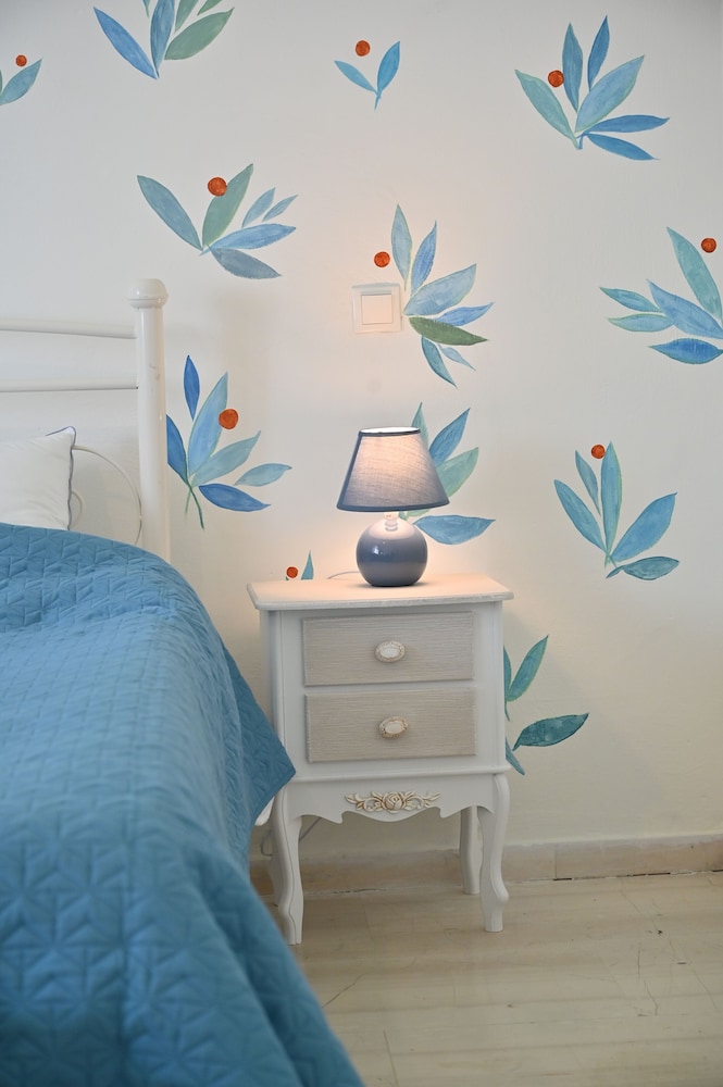 House, 2 Bedrooms, Garden View photo 1