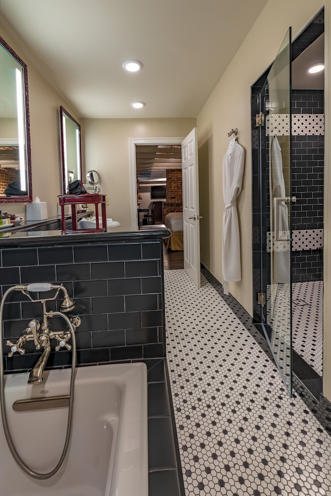 Superior Carriage House King - Photo 7