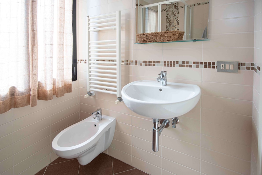 Double Room, Balcony - Photo 9