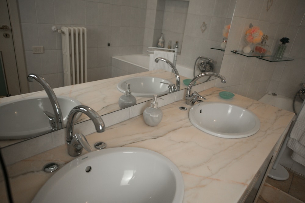 Double or Twin Room - Photo 16
