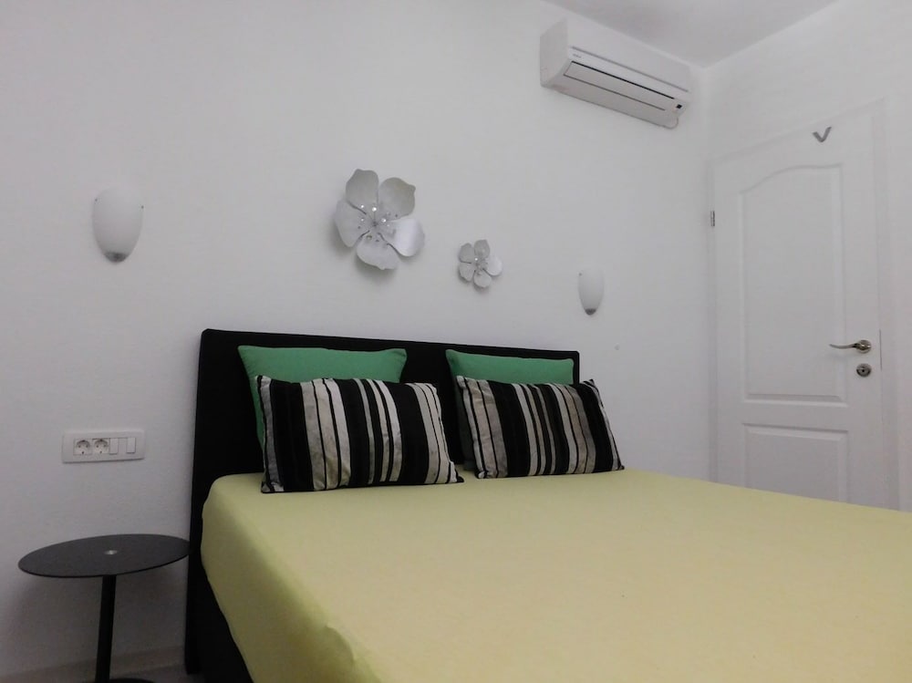 Apartment (Coloured - apartments on island - A2 ) photo 2