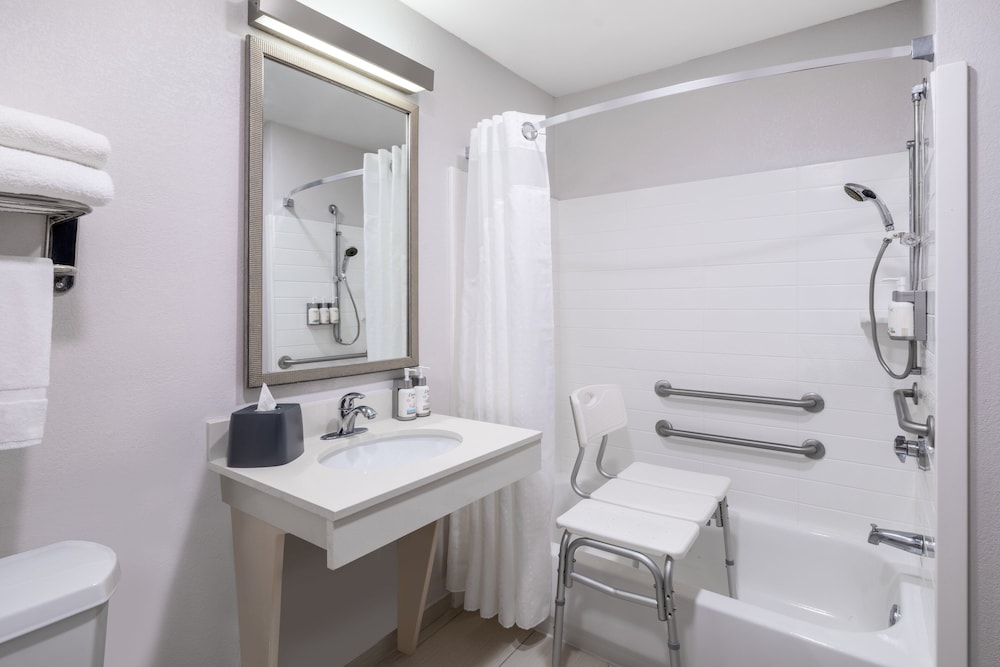 Standard Room, 1 King Bed, Accessible Bathtub, Non Smoking (Mobility, Accessible Tub) - Photo 5